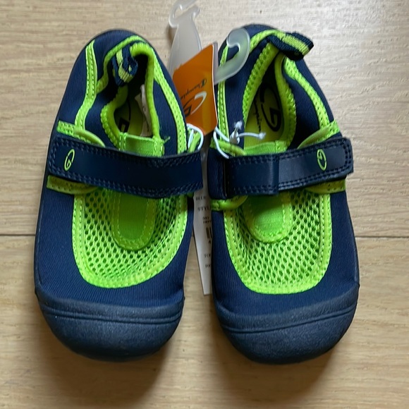 NEW WITH TAGS Water Shoes, size 9/10 toddlers.  Navy & Lime, Velcro strap. - Picture 1 of 6